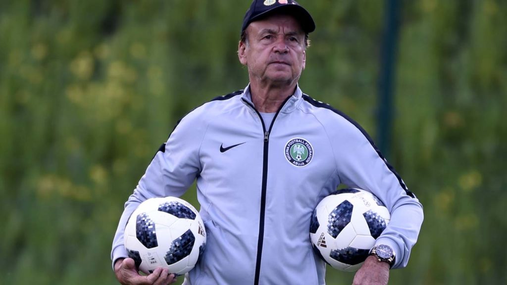 Why is the NFF reluctant to give Gernot Rohr a new contract?