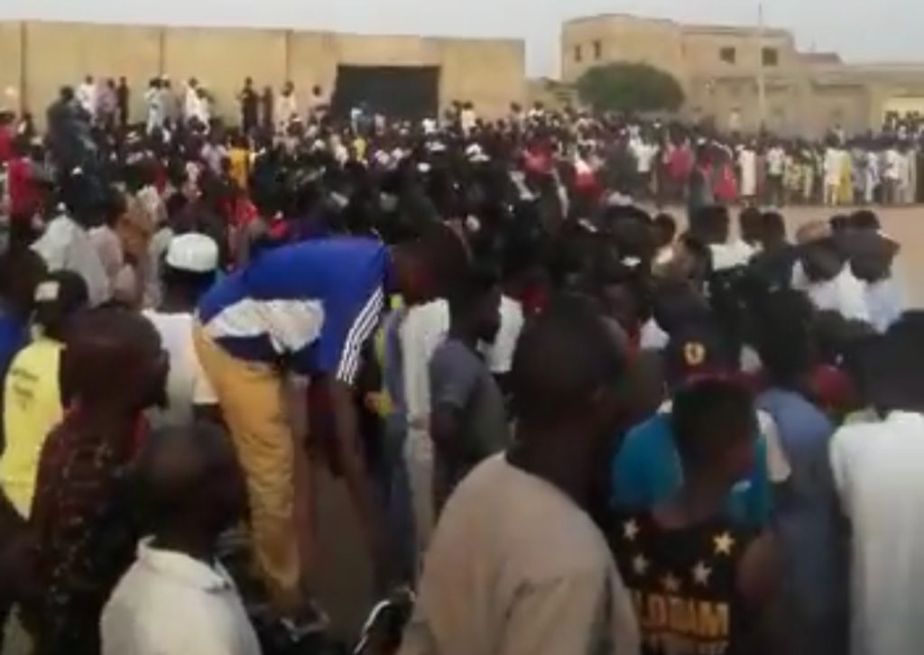 Huge crowd gather to watch street football in Kano State despite Coronavirus Pandemic! (video)