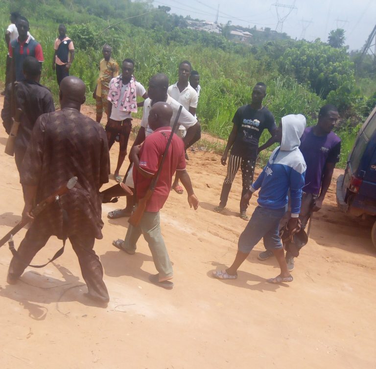 Ogun State residents gear up for self defense after robbery incidents by suspected hoodlums (see videos)