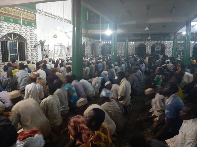 See pictures of 300 Muslims gather for prayer at Agege Central Mosque despite Lagos lockdown