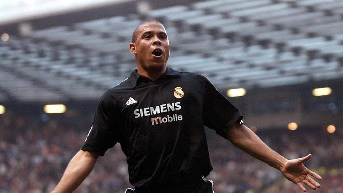 Ronaldo De Lima’s famous hattrick against Manchester United happened on this day in 2003! See video