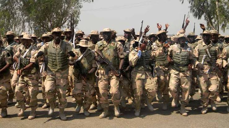 “We go dey warri una” – Men of Nigerian  Army threaten Warri residents  again ! (Video)
