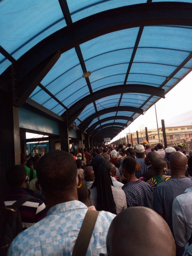 Lagosians ignore social distancing as lockdown eases in the state! See pictures and videos!