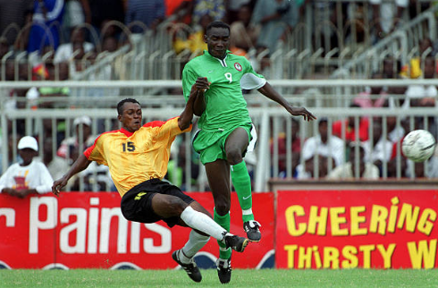 Watch the Super Eagles of Nigeria seal qualification to 2002 World Cup with 3-0 win against Ghana (video)