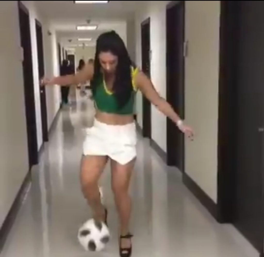 Watch how this gorgeous lady joggles the ball easily without boots but heels! See video!