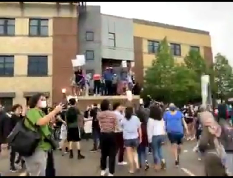 “No Justice No Peace” – Local Residents protest the murder of a blackman George Floyd by a Minneapolis police! Video