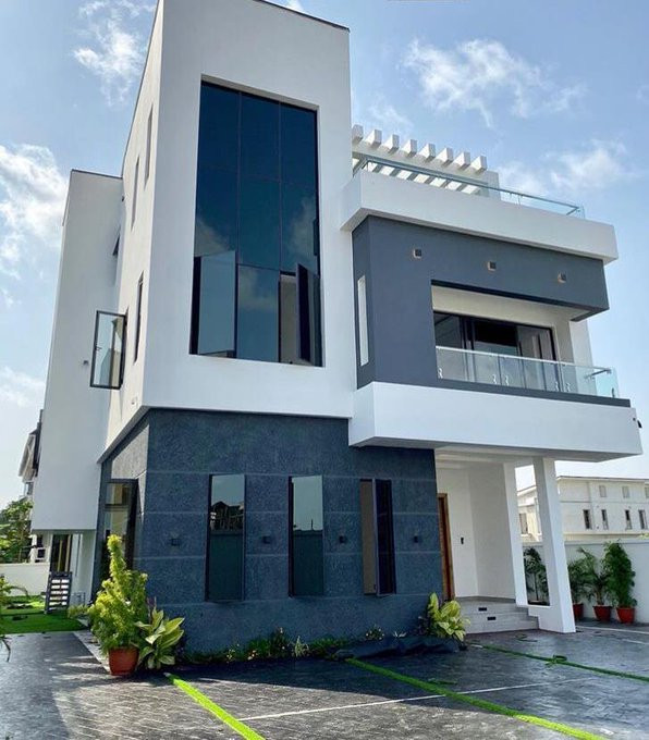 Super Eagles midfielder Ogenyi Onazi buys mansion at Lekki (video)