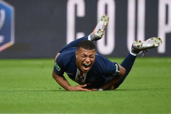 Horror tackle on Mbappe overshadows PSG Cup win