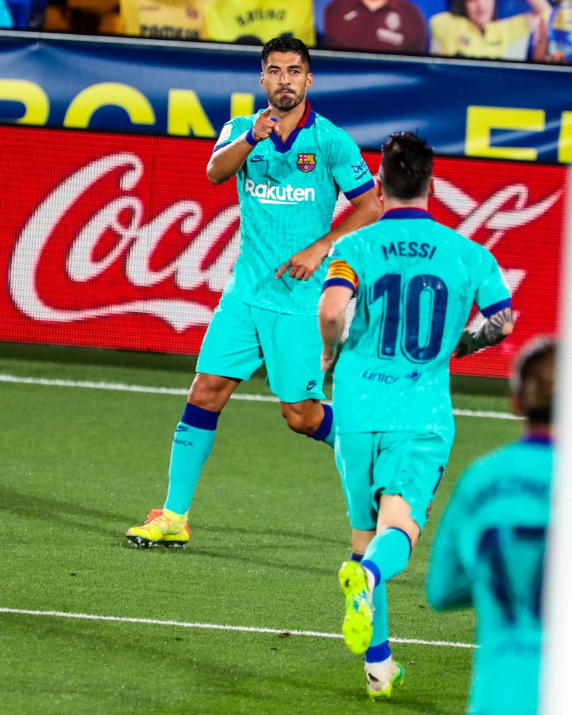 Luis Suarez sets record as Barcelona beat Villarreal 4-1 to close gap in La Liga race (video)