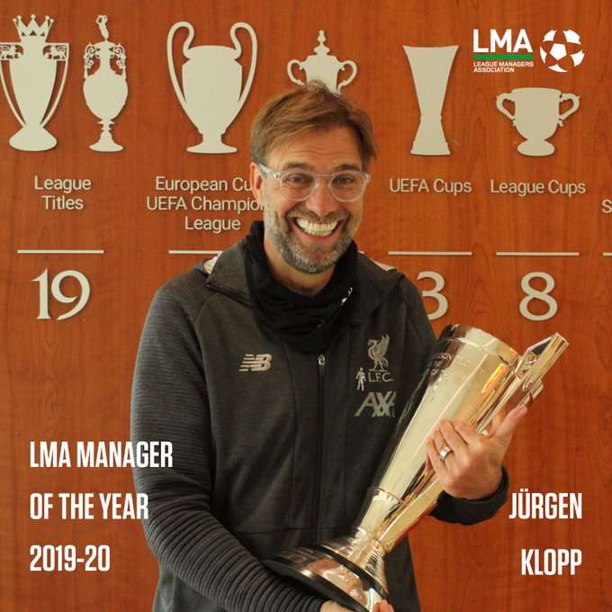 Sir Alex Ferguson presents Jurgen Klopp LMA Manager of the Year award (video)