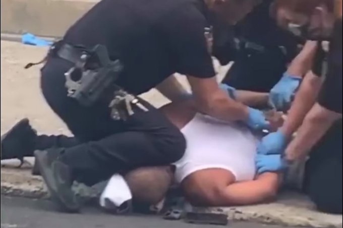 Another police officer kneels on the neck of a black man during arrest in Pennsylvania, USA (video)
