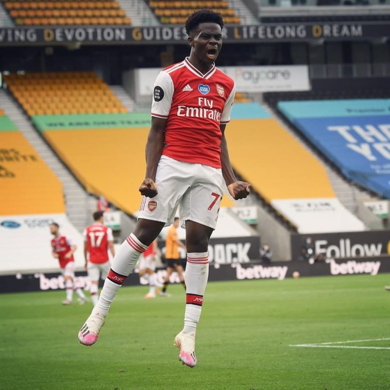 Bukayo Saka celebrates new contract with goal in Arsenal’s 2-0 win against Wolverhampton Wanderers (video)