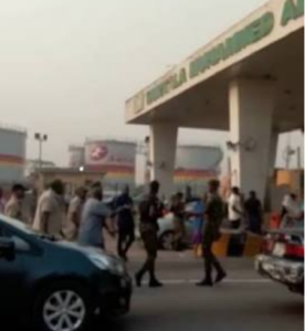 FRAUD ALERT: Motorist raises alarm on how FAAN staff defraud Federal Government of massive revenue at the Lagos airport toll gate 4