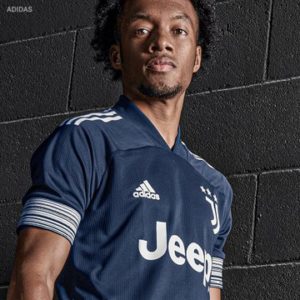 Check out Juventus' new away kit for 2020/2021 season! You would love it 🥰😍! Pictures 👇 2