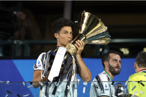 Ronaldo and Juventus lift Serie A (Photos/videos) 1