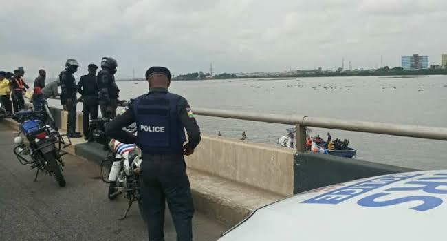 Police rescue Businessman from jumping into Lagos lagoon over N600,000 debt. Details 👇 1