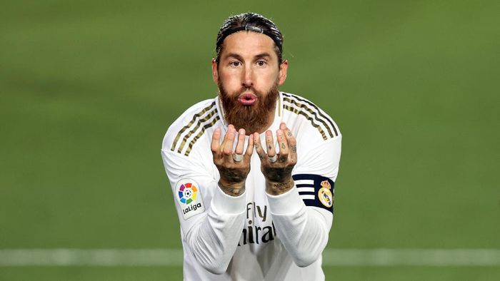 Watch Real Madrid’s captain, Sergio Ramos shows off his Basketball skills.🤣🤣 (video)