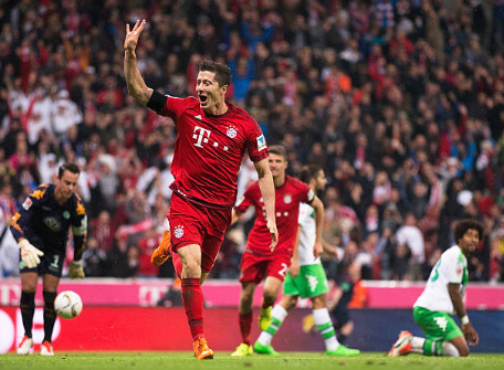 OTD in 2015, Robert Lewandowski scored 5 goals in 9 minutes for Bayern Munich (video)