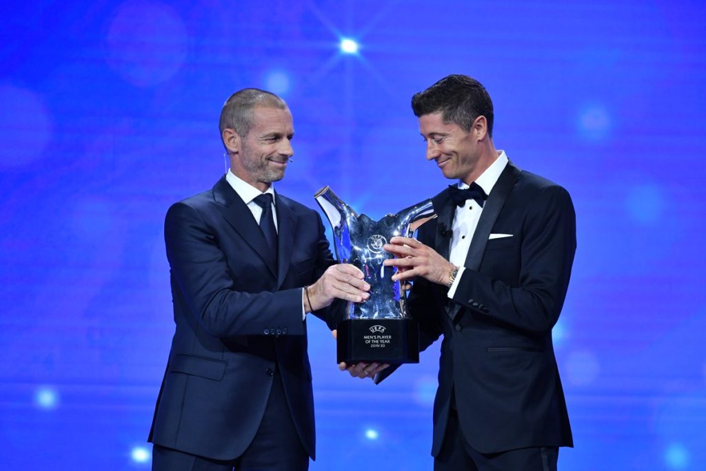 Robert Lewandowski wins UEFA Men’s Player of the Year Award!