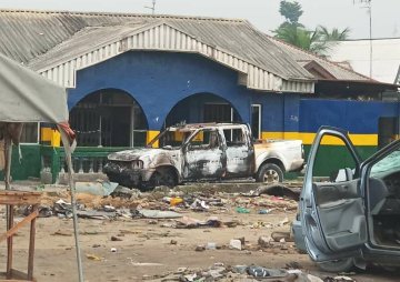 Two confirmed dead , properties destroyed as unknown gunmen attack police station in Rivers State! Pictures 👇