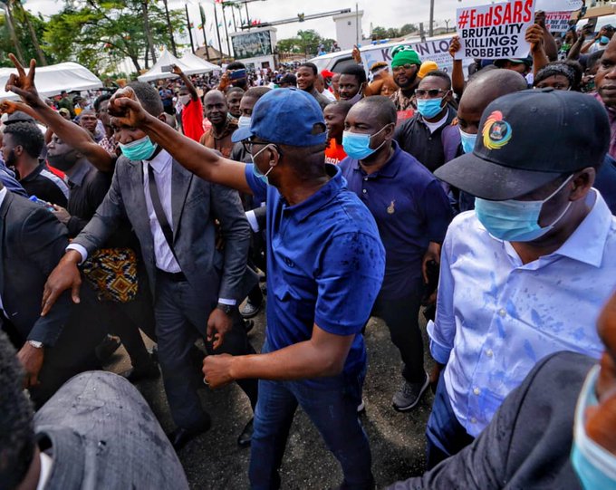 Lagos #EndSARS Protesters mock Governor Sanwoolu-olu with Davido’s hit track, FEM!😂 Video 👇