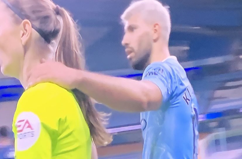 See why Arsenal fans are saying Aguero should have been sent off in loss to Manchester City
