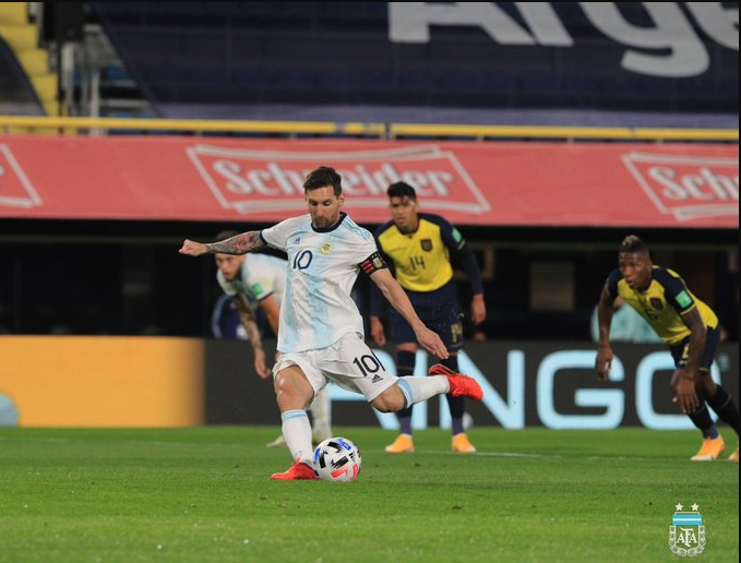 Messi scores penalty as Argentina beat Ecuador in World Cup qualifier (video)