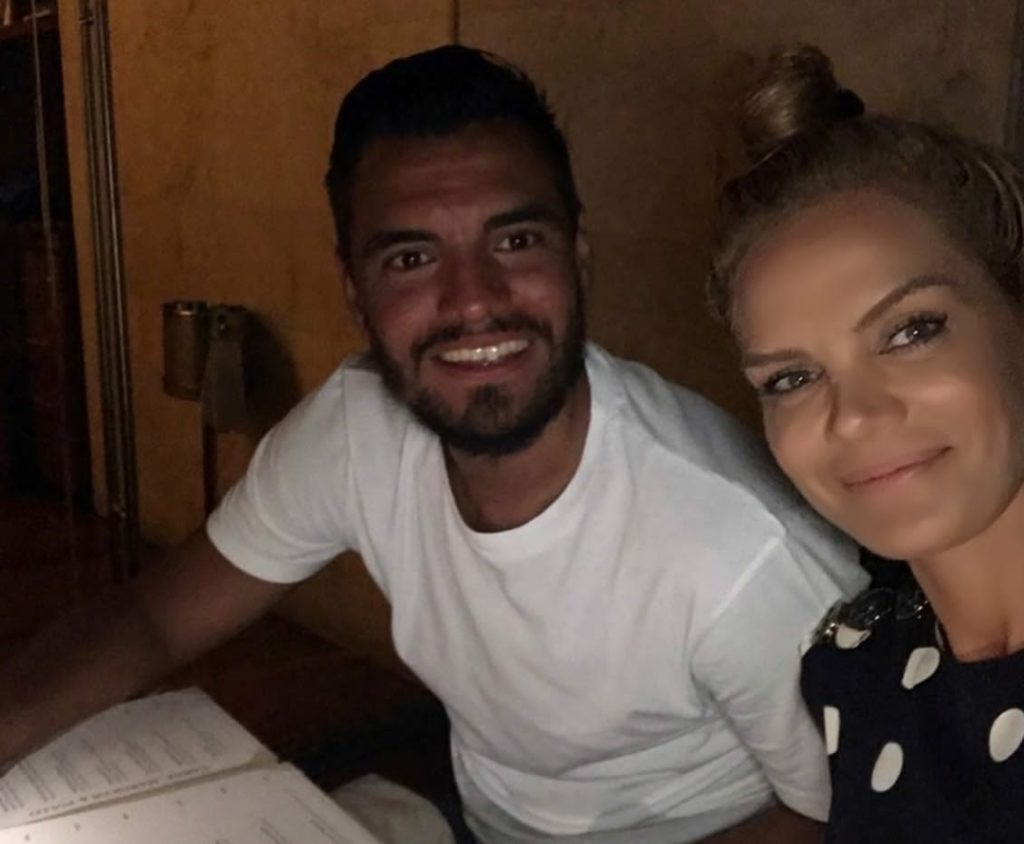 Let him go! You ungrateful lot! – Wife of Manchester United’s goalkeeper, Sergio Romero blasts club for ill-treatment of her husband!