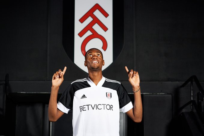 Nigerian defender Tosin Adarabioyo joins Fulham from Manchester City (photos/video)