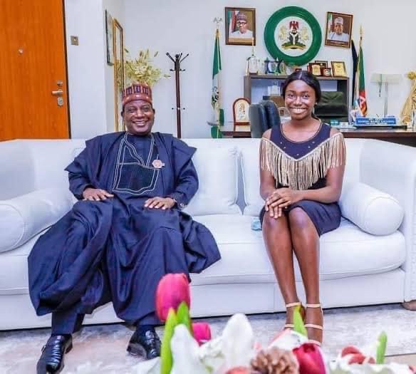 Plateau State Governor, Lalong honours student, Sylvia Ulan Matthew who scored 9 A1s In WAEC! Pictures👇