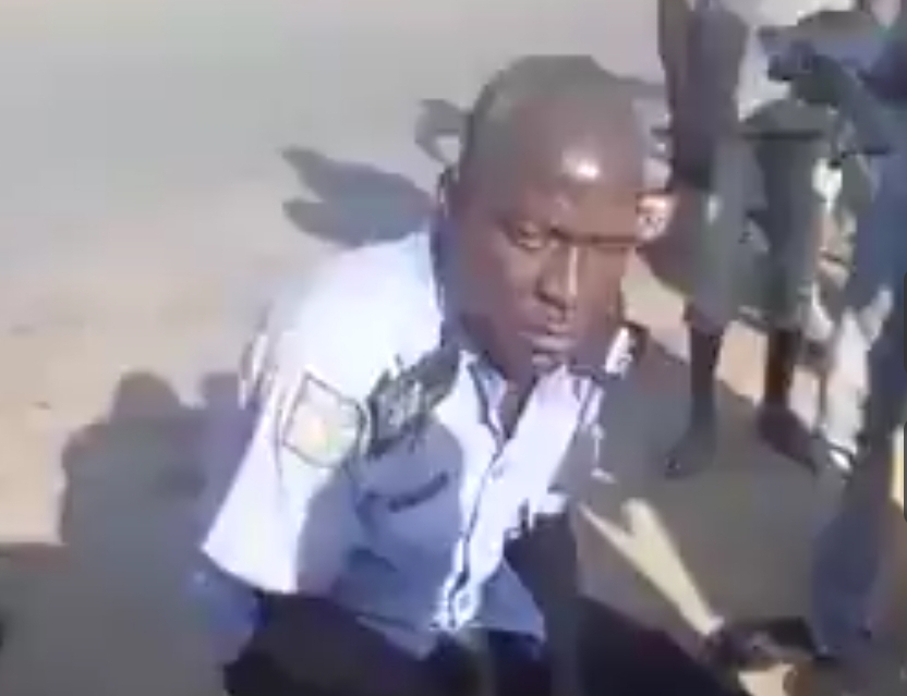 Watch how Abuja residents prevented a heavily drunk Policeman from shooting sporadically! Video👇