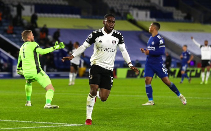 Ademola Lookman reacts as Fulham beat Leicester City for 1st Premier League win of the season (video)