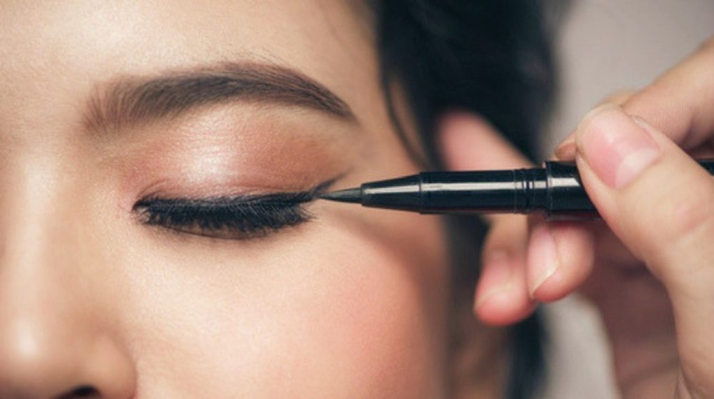 Best eyeliner for waterline: All you need to know with examples