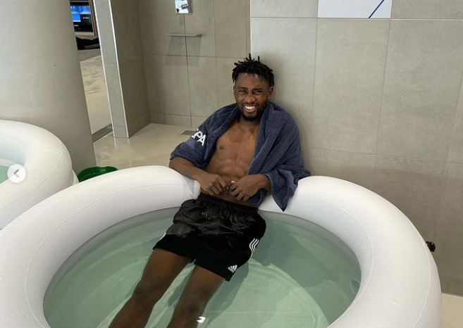 Ndidi shows off six-pack in swimming pool, see photos