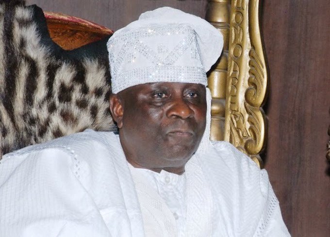 Nigerians call for EFCC investigation after Oba of Lagos reveals $2m and N17m stolen from his palace during #EndSARS