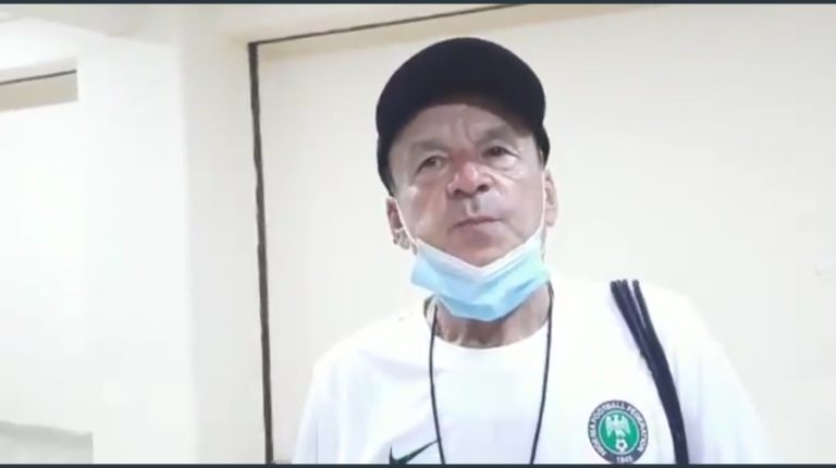 Super Eagles: We trained under the “full moon” – Gernot Rohr reacts to poor stadium condition in Benin! Video👇