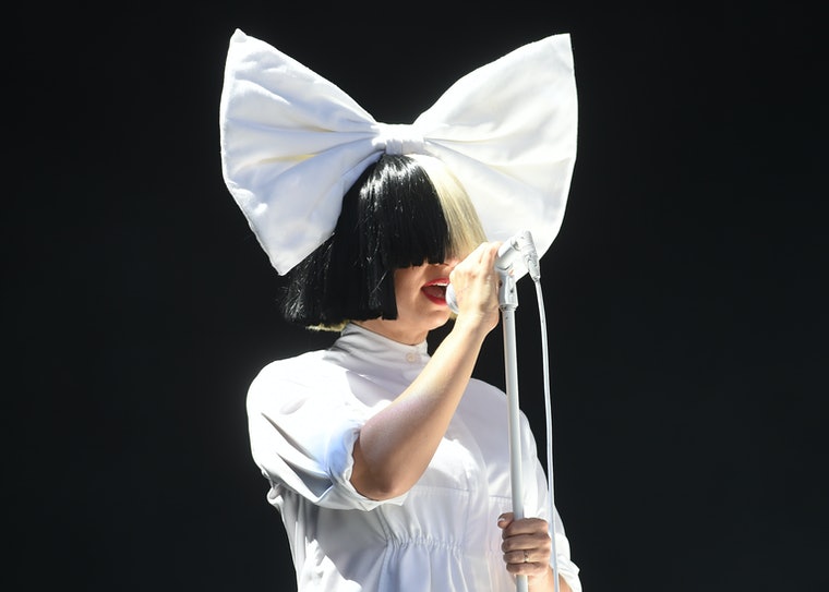 What does Sia look like? See pictures without her wig