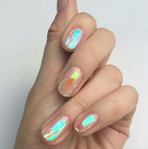 All you need to know about Iridescent Nails, Types of polish to use and how to apply! (Pictures)👇