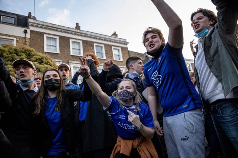 Watch how Chelsea fans celebrated their club’s withdrawal from the Super League!