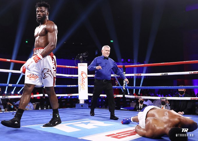 Watch Nigerian heavyweight boxer Efe Ajagba knock out Brian Howard (video)