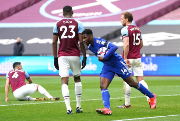 Kelechi Iheanacho scores twice as Leicester City lose to West Ham United