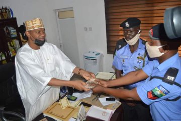 Police officer rewarded after returning N1.2m found at an accident scene in Kano! Pictures 👇