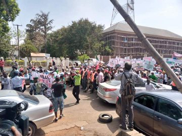 “Hell Rufai!”: NLC shutdown Kaduna State Secretariat over mass sack of workers!