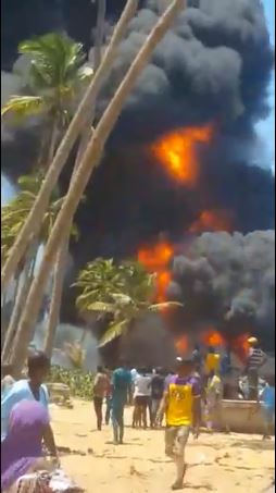 Watch fire outbreak at Ilashe beach Badagry (video)