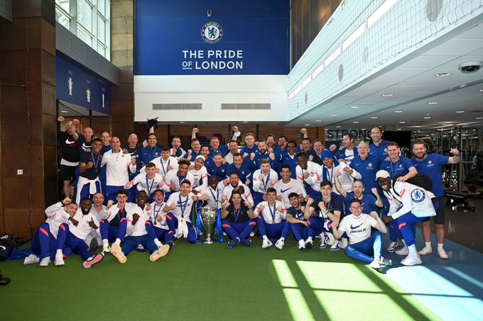 Chelsea players arrive back in England after Champions League victory (photo) 1