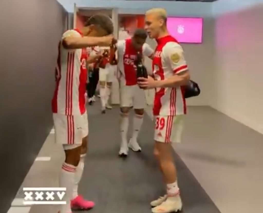 Watch Ajax Amsterdam players dance to Burna Boy’s “On the Low” as they celebrate their 35th League title (Video)