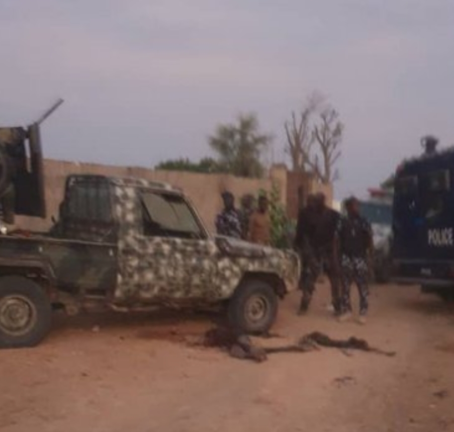 Troops foil Boko Haram attack , kill 6 fighters, in Maiduguri! (Viewers discretion advised)