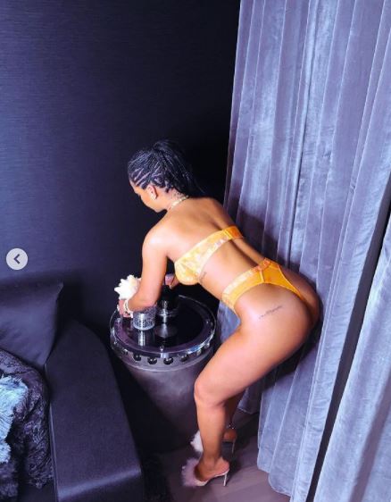 Rihanna puts curves on display on social media (photos)