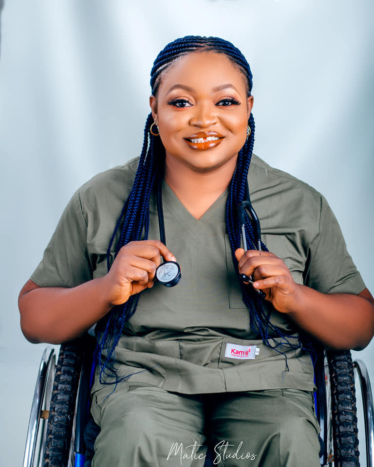 Physically challenged Nigerian woman becomes a medical doctor (photos)