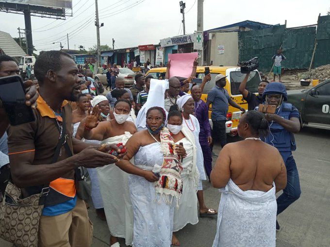 Watch Ifà Pristesses join Yoruba Nation Rally in Ojota Lagos! Video